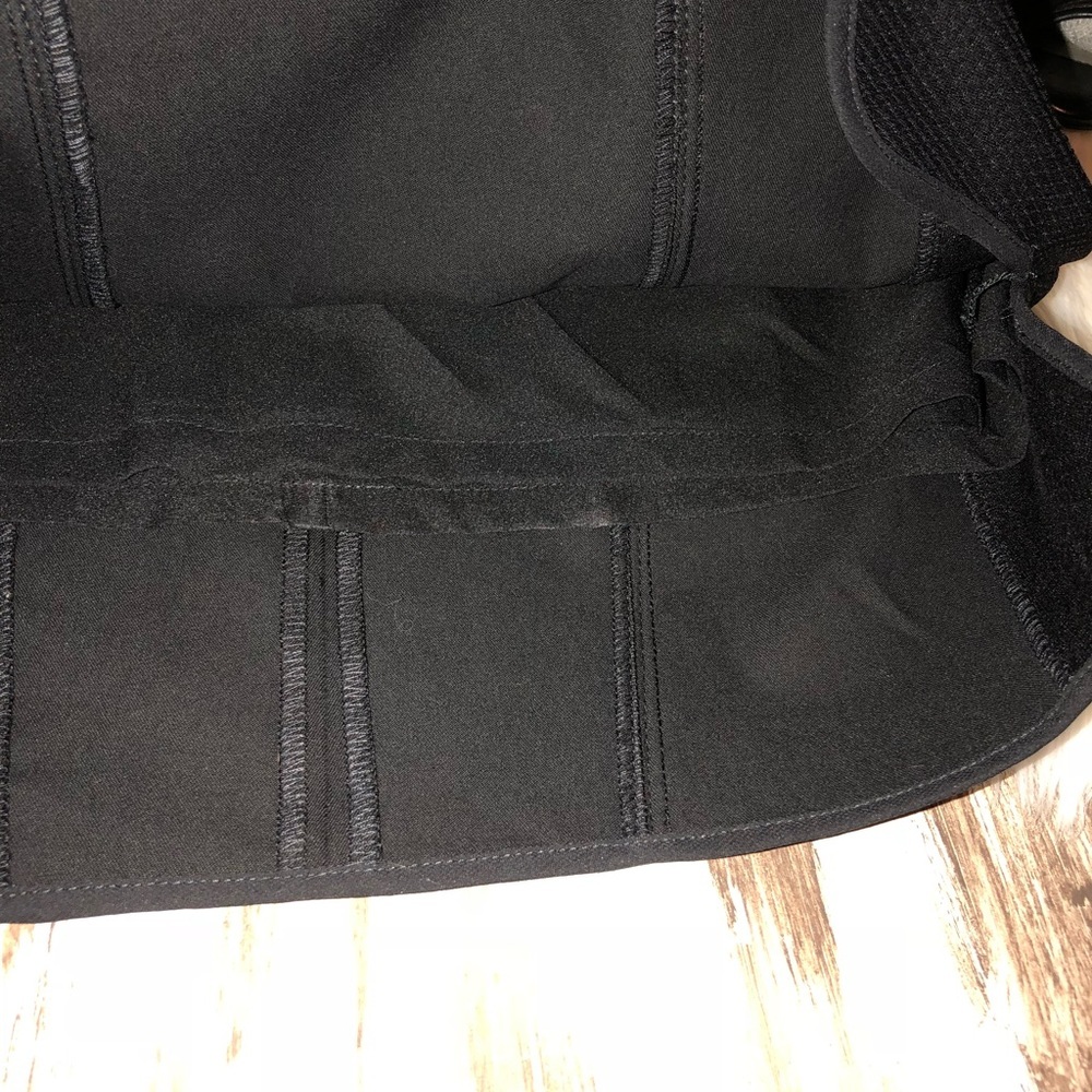 2[White House Black Market]Black pencil skirt. - Picture 4 of 6